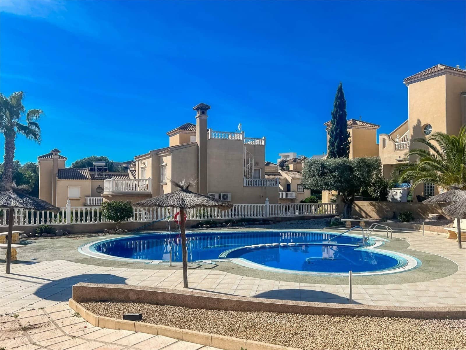 2 sypialnia Willa na sprzedaż w Villamartin z basenem - 279 900 € (Ref: 9883698)