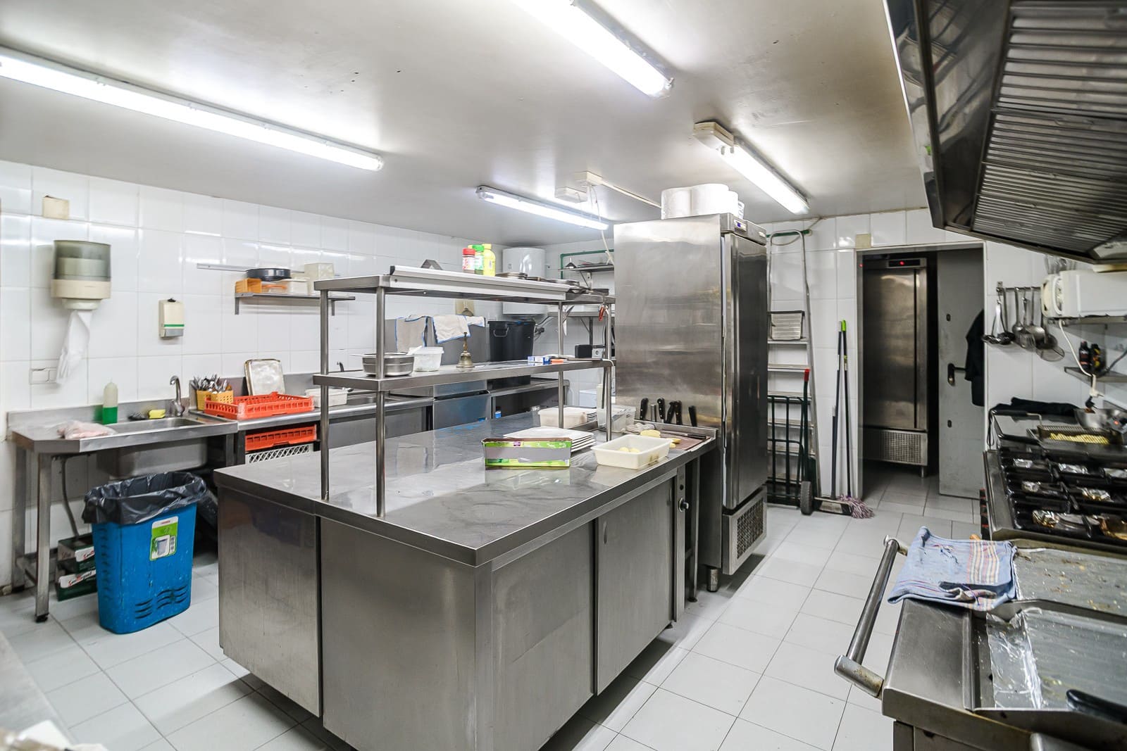 Commerciale in vendita in La Veleta con piscina - 225.000 € (Rif: 9952917)