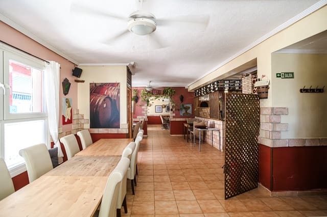 Commerciale in vendita in La Veleta, Torrevieja con piscina - 225.000 € (Rif: 9952917)