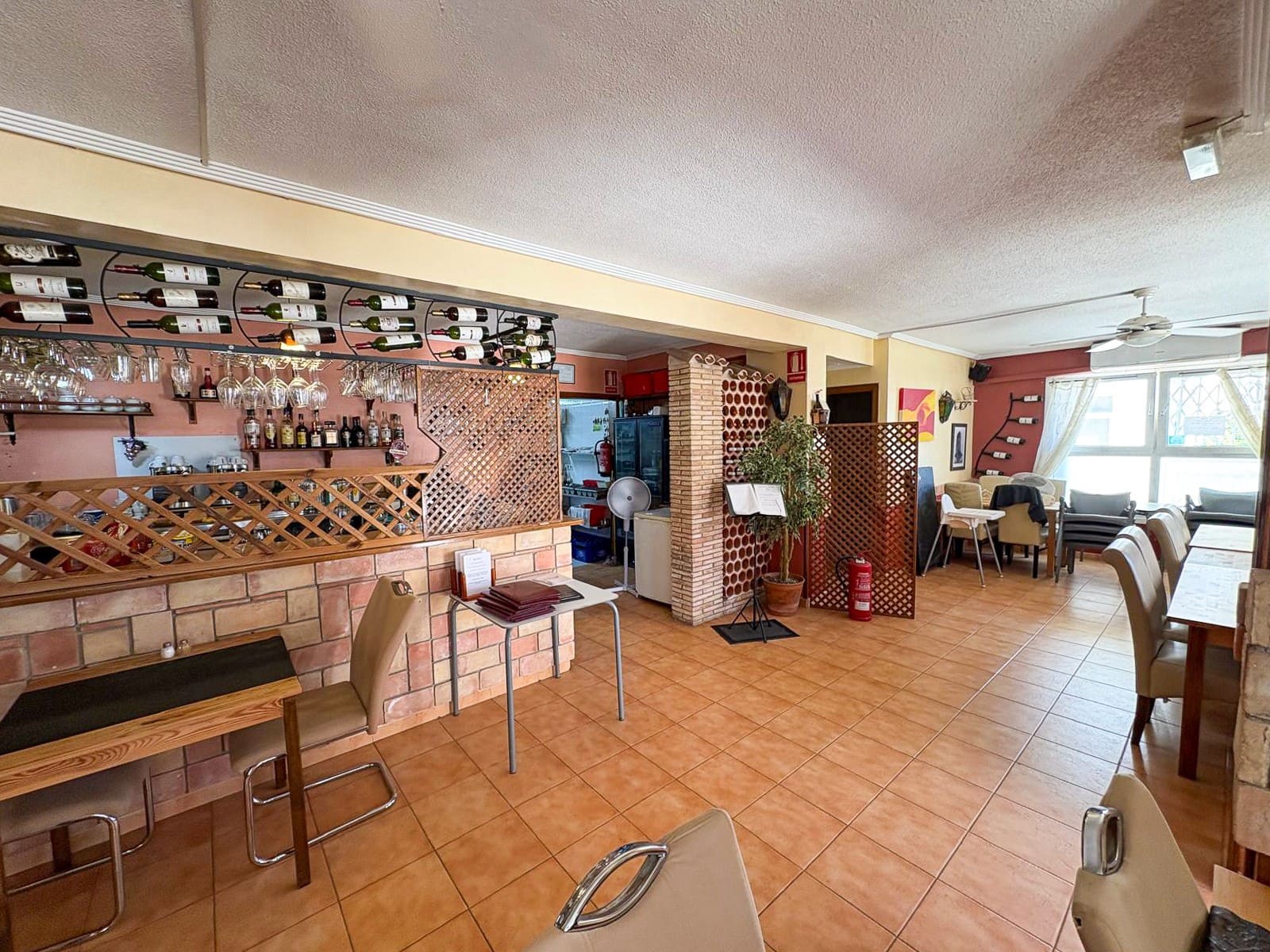 Commerciale in vendita in La Veleta con piscina - 225.000 € (Rif: 9952917)