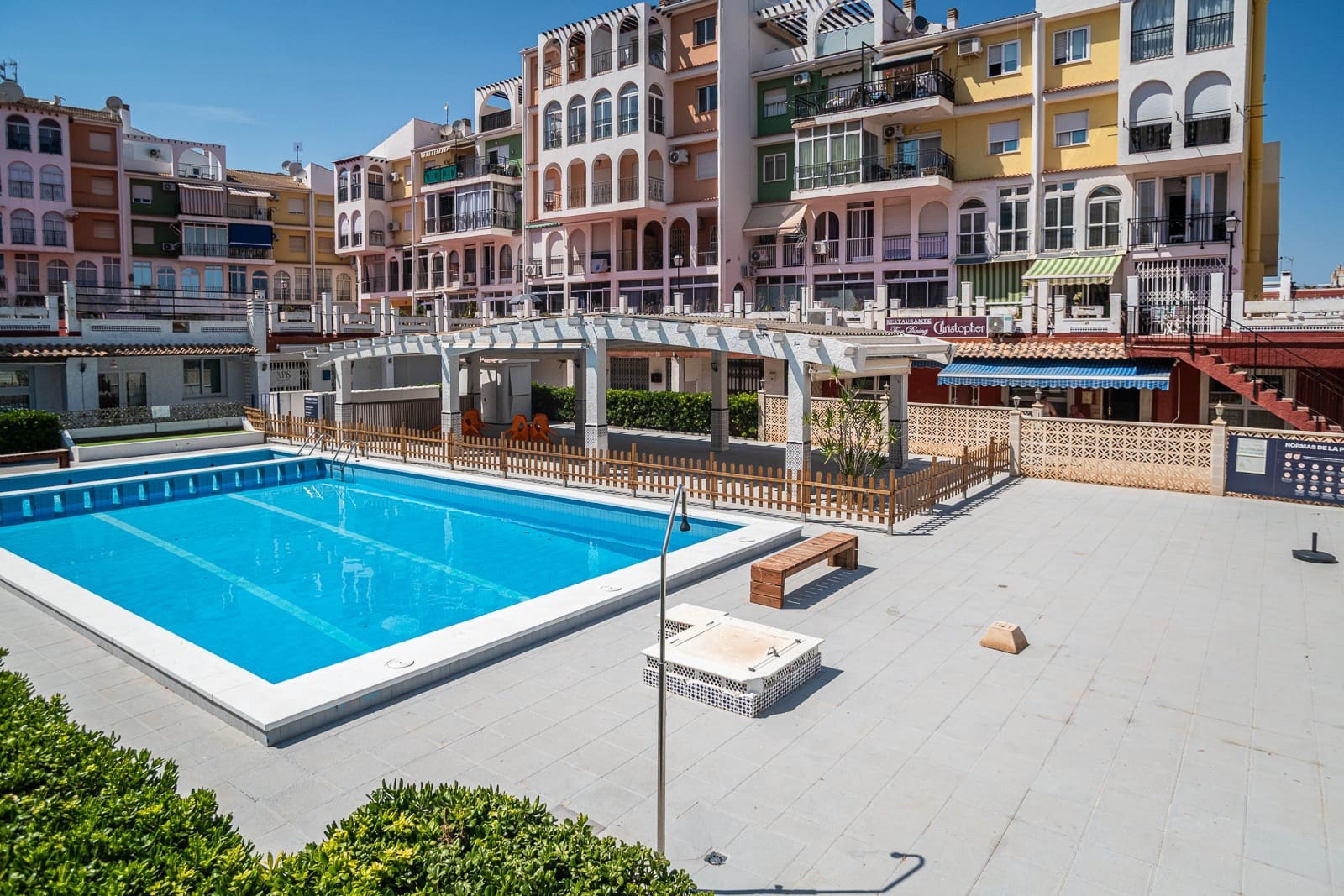 Commerciale in vendita in La Veleta con piscina - 225.000 € (Rif: 9952917)