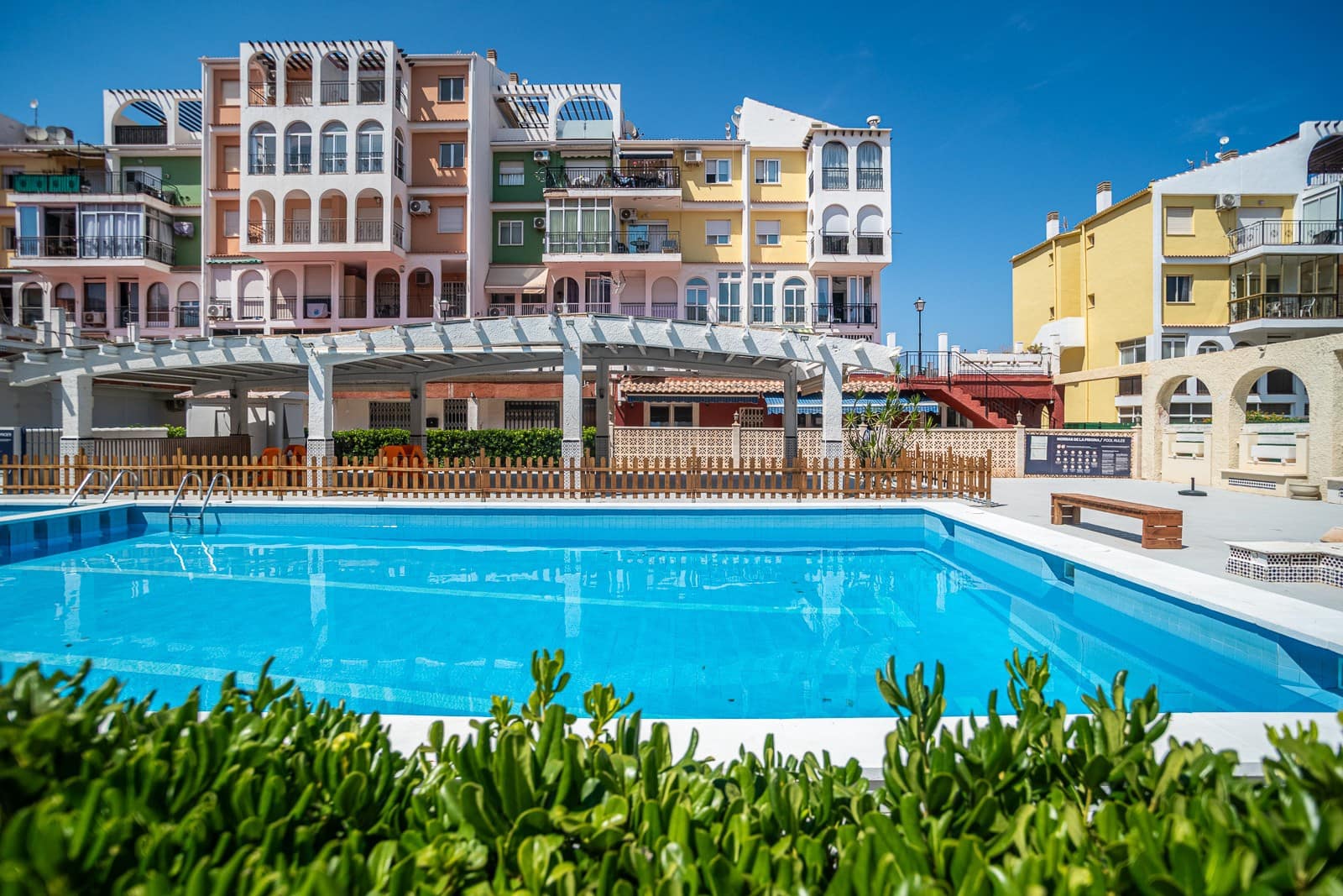 Commerciale in vendita in La Veleta con piscina - 225.000 € (Rif: 9952917)