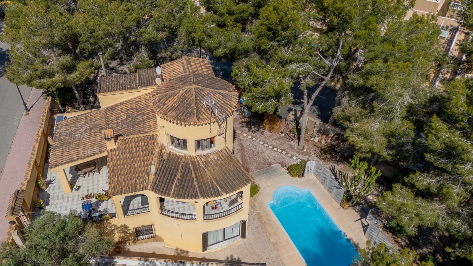 6 soverom Villa til salgs i Filipinas med svømmebasseng garasje - € 450 000 (Ref: 9971766)