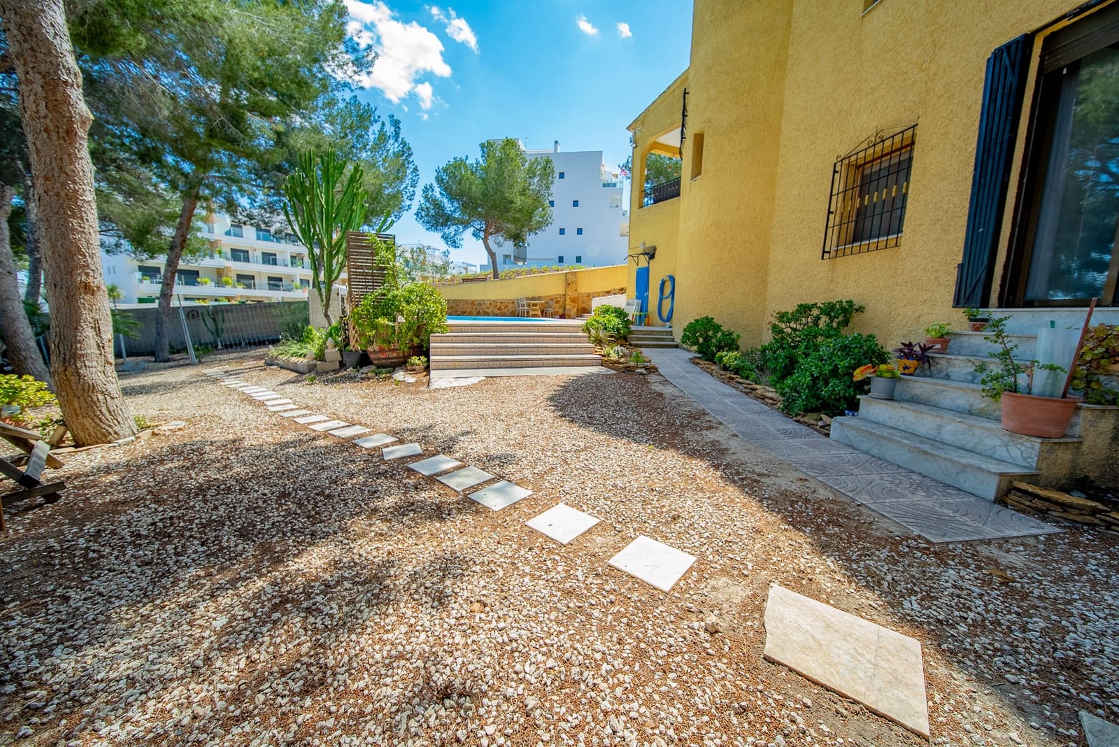 6 soverom Villa til salgs i Filipinas med svømmebasseng garasje - € 450 000 (Ref: 9971766)