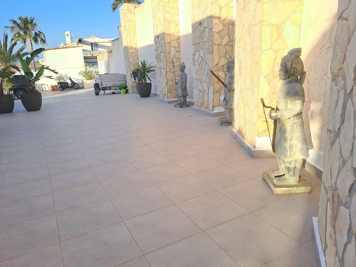 6 bedroom Villa for sale in Ciudad Quesada with pool garage - € 685,000 (Ref: 9971768)