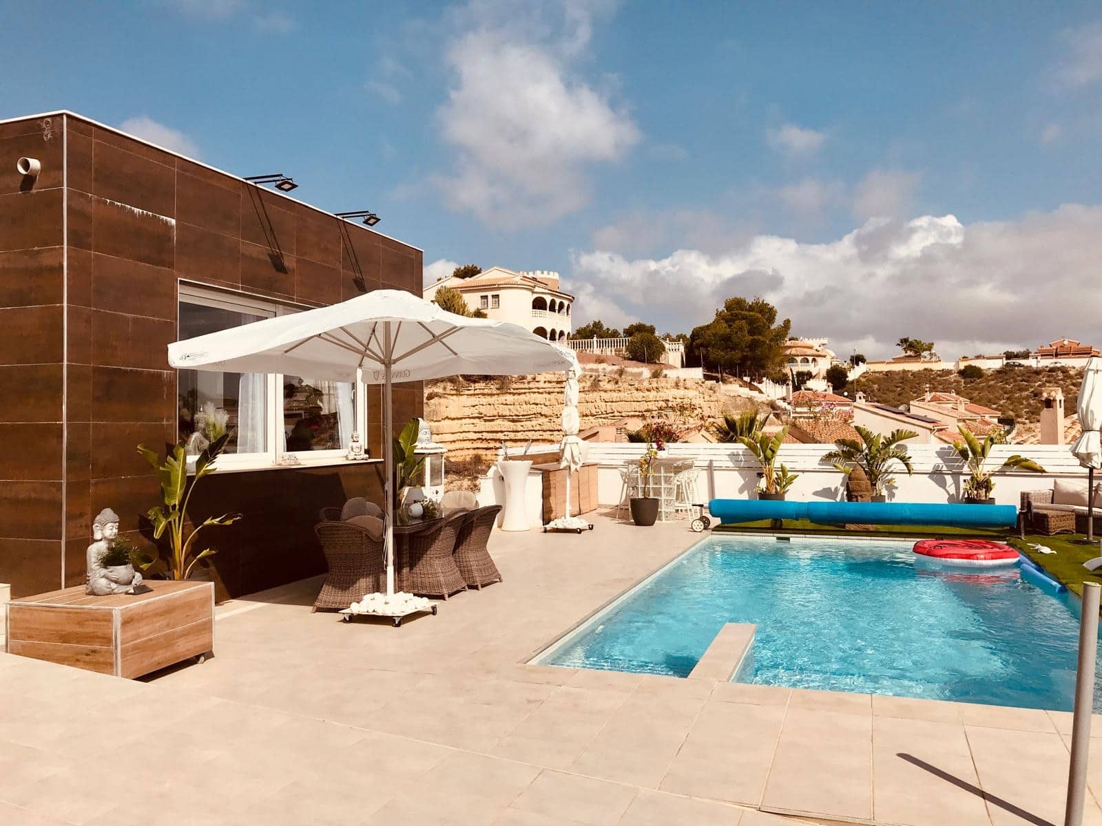6 bedroom Villa for sale in Ciudad Quesada with pool garage - € 685,000 (Ref: 9971768)