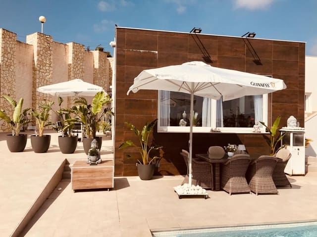 6 Zimmer Villa zu verkaufen in Ciudad Quesada, Rojales mit Pool Garage - 685.000 € (Ref: 9971768)