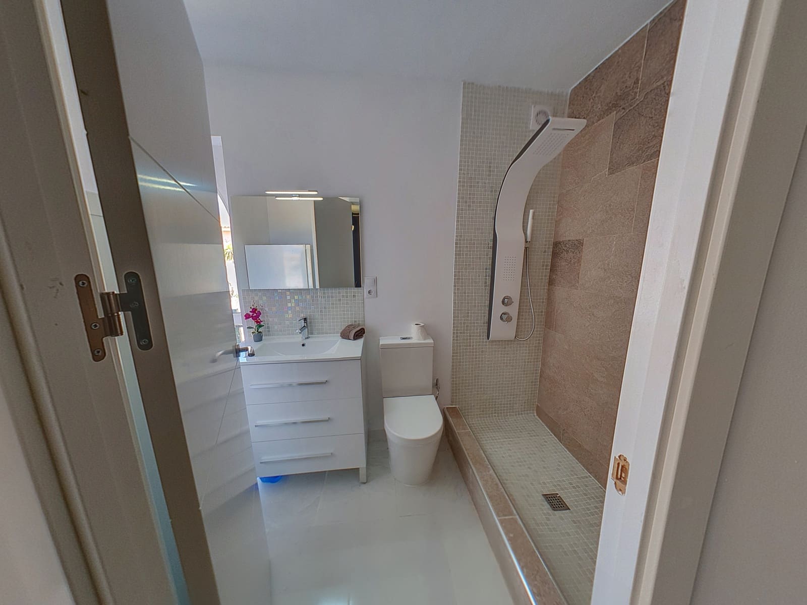 6 bedroom Villa for sale in Ciudad Quesada with pool garage - € 685,000 (Ref: 9971768)