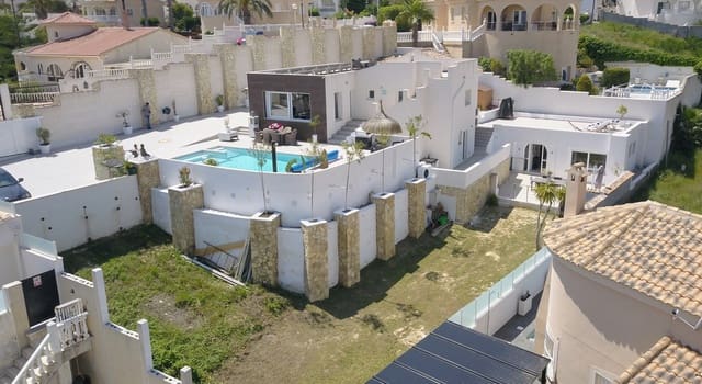 6 Zimmer Villa zu verkaufen in Ciudad Quesada, Rojales mit Pool Garage - 685.000 € (Ref: 9971768)