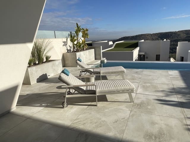4 bedroom Villa for sale in Ciudad Quesada, Rojales with pool garage - € 699,000 (Ref: 9977914)