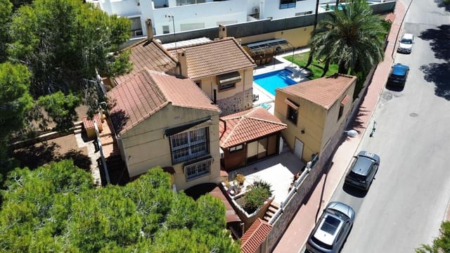 4 soverom Villa til salgs i Los Balcones - Los Altos, Torrevieja med svømmebasseng garasje - € 490 000 (Ref: 9977915)