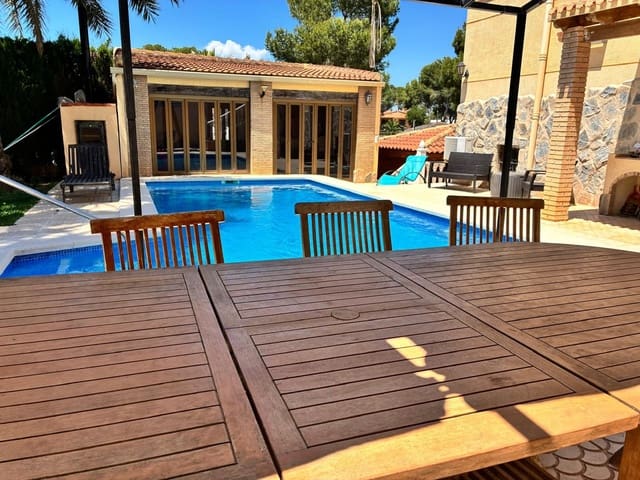 4 soverom Villa til salgs i Los Balcones - Los Altos, Torrevieja med svømmebasseng garasje - € 490 000 (Ref: 9977915)