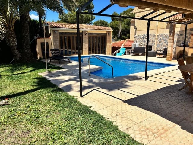 4 soverom Villa til salgs i Los Balcones - Los Altos, Torrevieja med svømmebasseng garasje - € 490 000 (Ref: 9977915)