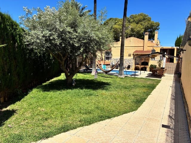4 soverom Villa til salgs i Los Balcones - Los Altos, Torrevieja med svømmebasseng garasje - € 490 000 (Ref: 9977915)