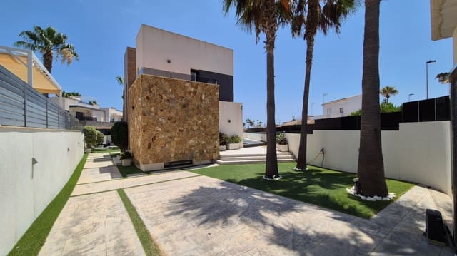 4 soveværelse Villa til salg i Playa de los Locos, Torrevieja med swimmingpool garage - € 785.000 (Ref: 9977920)