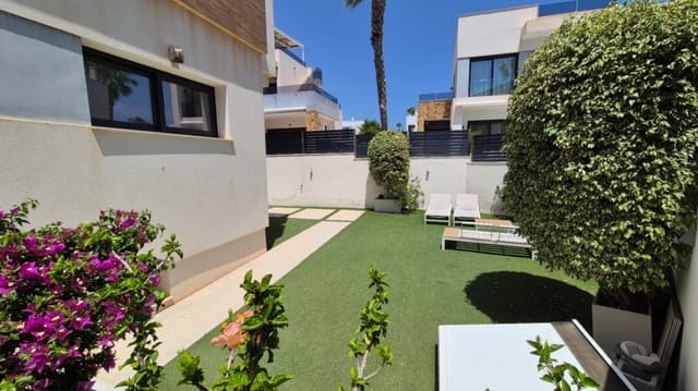 4 soveværelse Villa til salg i Playa de los Locos, Torrevieja med swimmingpool garage - € 785.000 (Ref: 9977920)