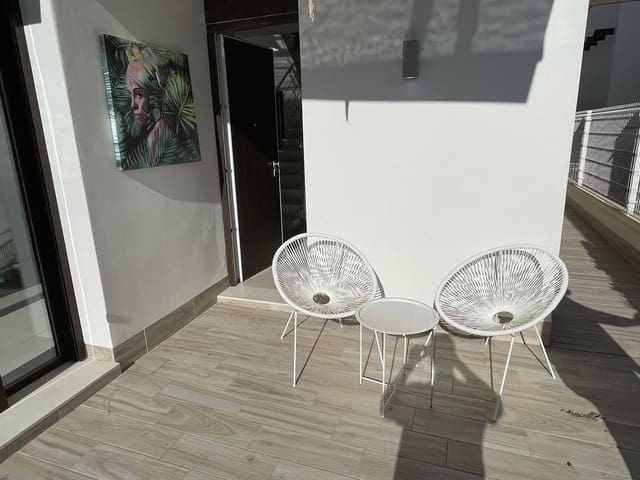 2 soverom Kjedet enebolig til salgs i Villamartin, Orihuela med svømmebasseng - € 284 000 (Ref: 9977926)