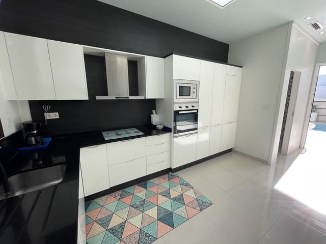2 soverom Kjedet enebolig til salgs i Villamartin, Orihuela med svømmebasseng - € 284 000 (Ref: 9977926)