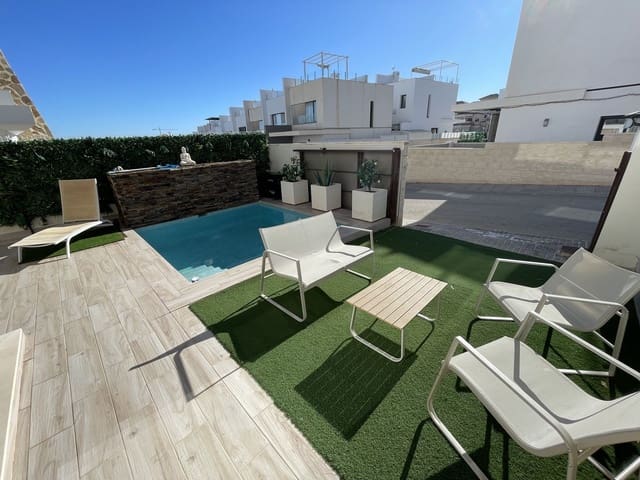 2 soverom Kjedet enebolig til salgs i Villamartin, Orihuela med svømmebasseng - € 284 000 (Ref: 9977926)