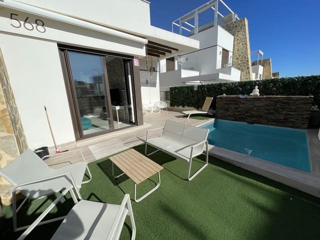 2 soverom Kjedet enebolig til salgs i Villamartin, Orihuela med svømmebasseng - € 284 000 (Ref: 9977926)