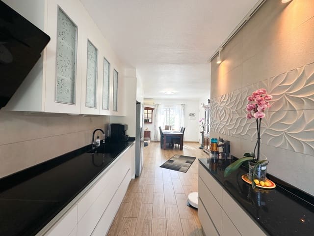2 soverom Kjedet enebolig til salgs i Los Balcones - Los Altos, Torrevieja med svømmebasseng garasje - € 420 000 (Ref: 9977927)