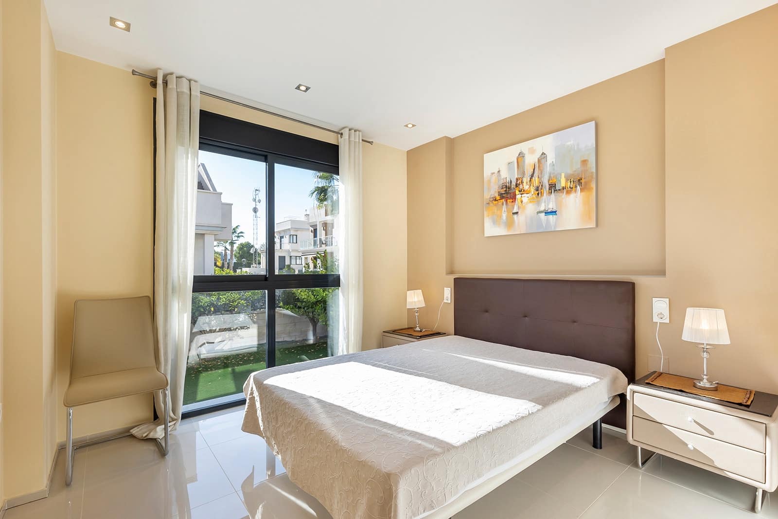 Chalet de 5 habitaciones en La Zenia en venta con piscina - 895.000 € (Ref: 9989478)