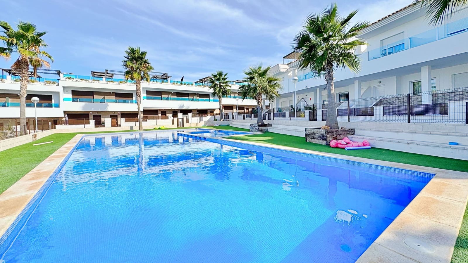 3 soverom Hus til salgs i Torrevieja - € 326 000 (Ref: 9989481)
