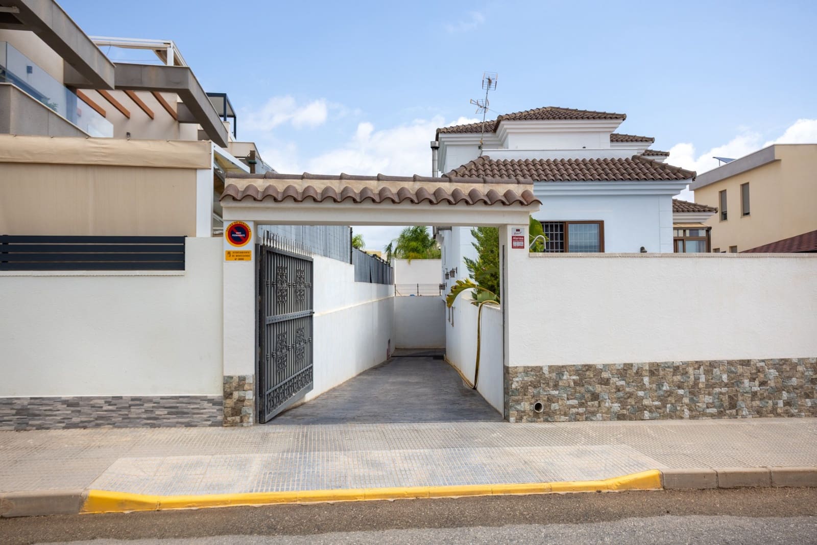4 soveværelse Villa til salg i Los Montesinos med swimmingpool garage - € 750.000 (Ref: 9996328)