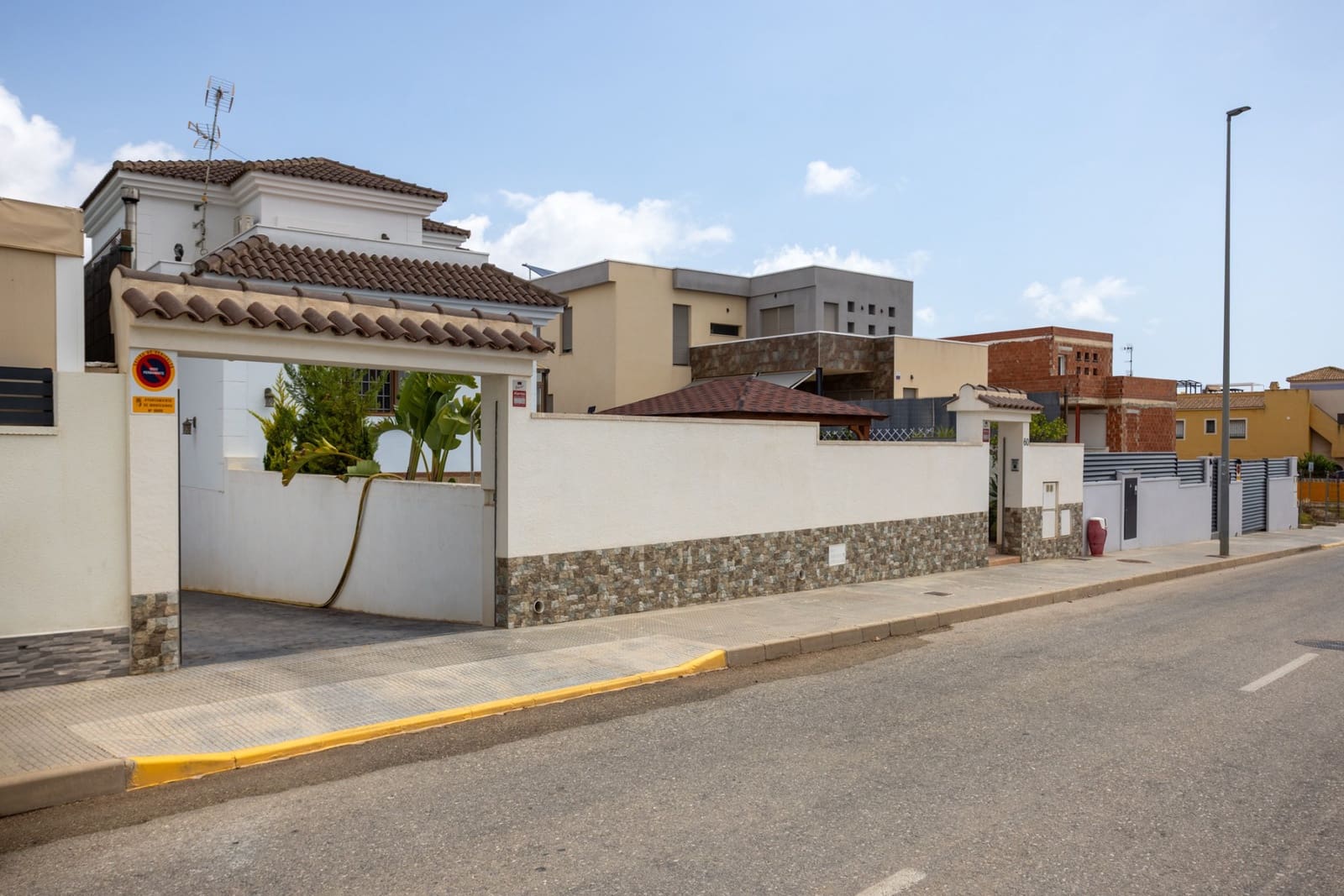 4 soveværelse Villa til salg i Los Montesinos med swimmingpool garage - € 750.000 (Ref: 9996328)