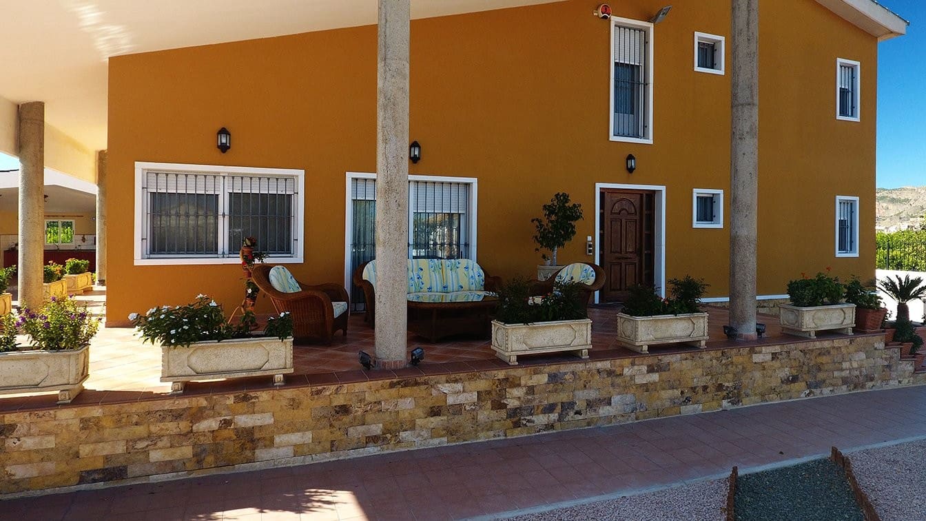 4 soveværelse Finca/Landehus til salg i Orihuela med swimmingpool garage - € 675.000 (Ref: 9996330)