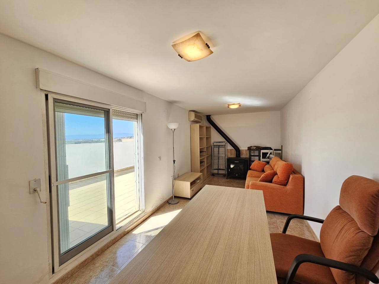 4 quarto Apartamento para arrendar em La Pobla de Vallbona com garagem - 1 200 € (Ref: 6677017)