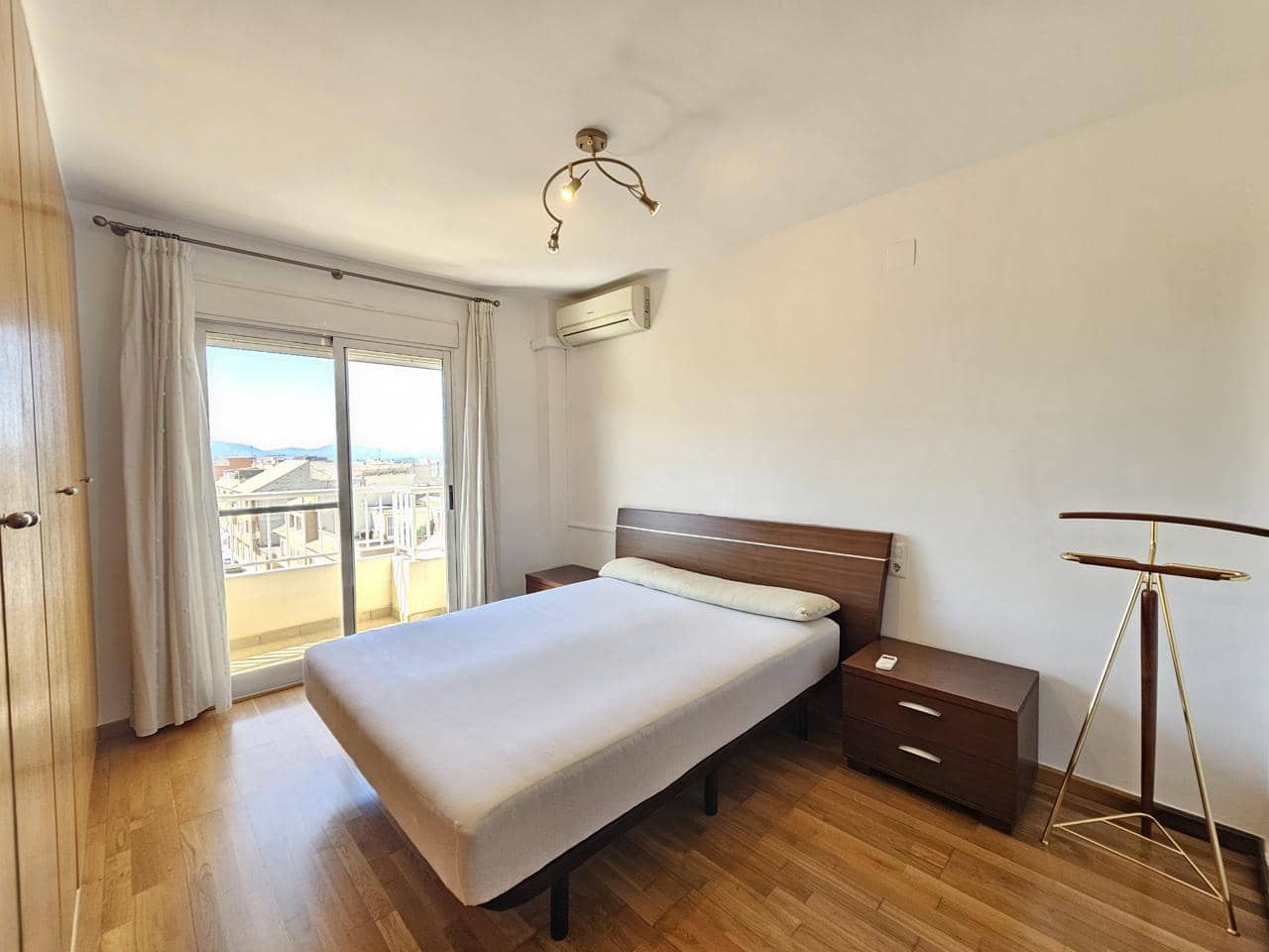 4 quarto Apartamento para arrendar em La Pobla de Vallbona com garagem - 1 200 € (Ref: 6677017)