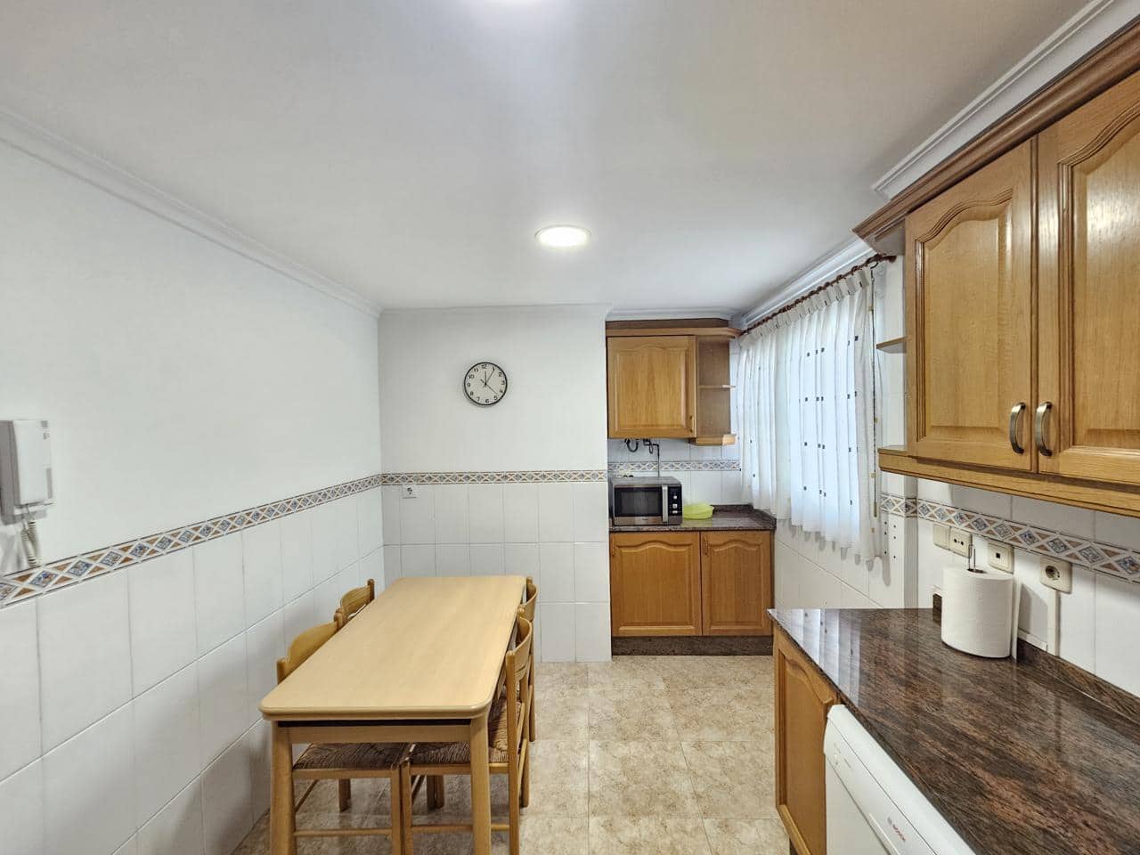 4 quarto Apartamento para arrendar em La Pobla de Vallbona com garagem - 1 200 € (Ref: 6677017)