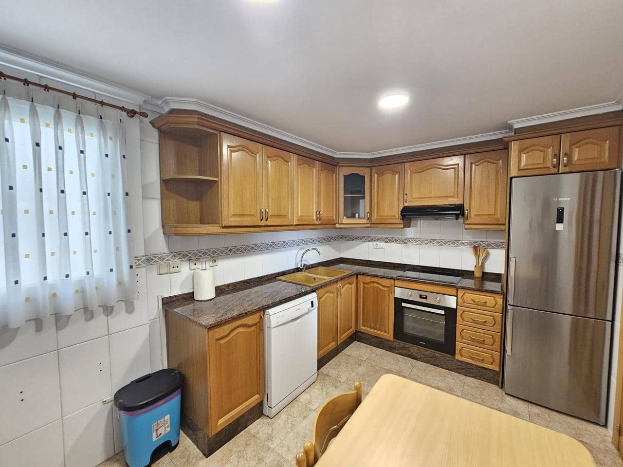4 quarto Apartamento para arrendar em La Pobla de Vallbona com garagem - 1 200 € (Ref: 6677017)