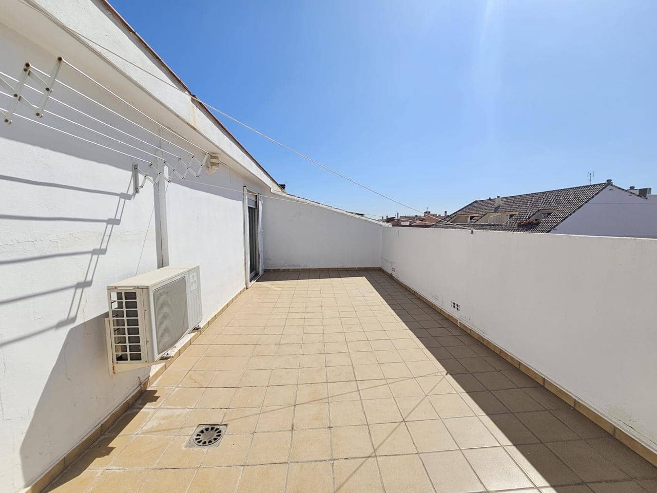 4 quarto Apartamento para arrendar em La Pobla de Vallbona com garagem - 1 200 € (Ref: 6677017)