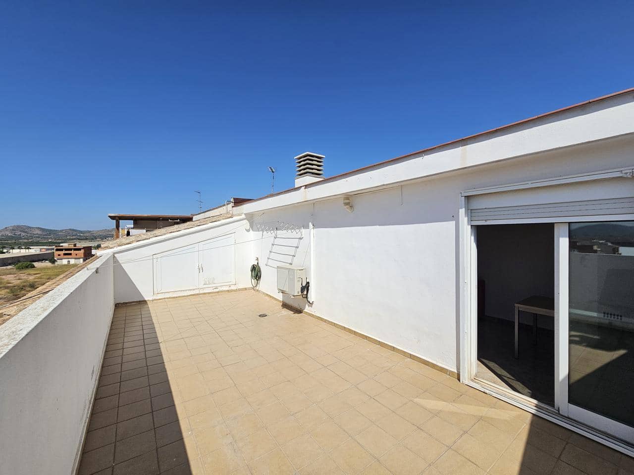 4 quarto Apartamento para arrendar em La Pobla de Vallbona com garagem - 1 200 € (Ref: 6677017)