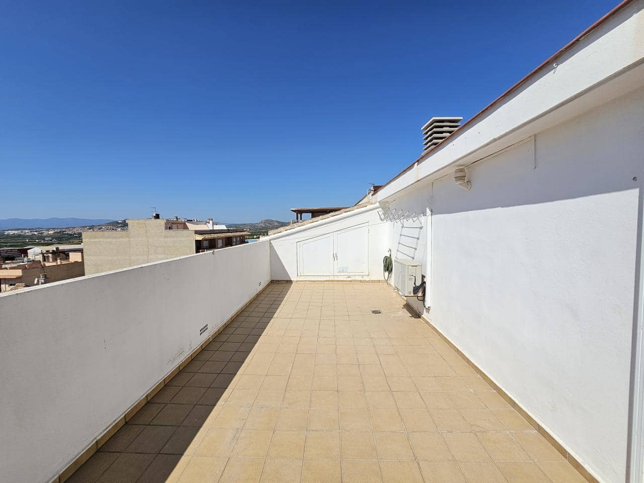 4 quarto Apartamento para arrendar em La Pobla de Vallbona com garagem - 1 200 € (Ref: 6677017)