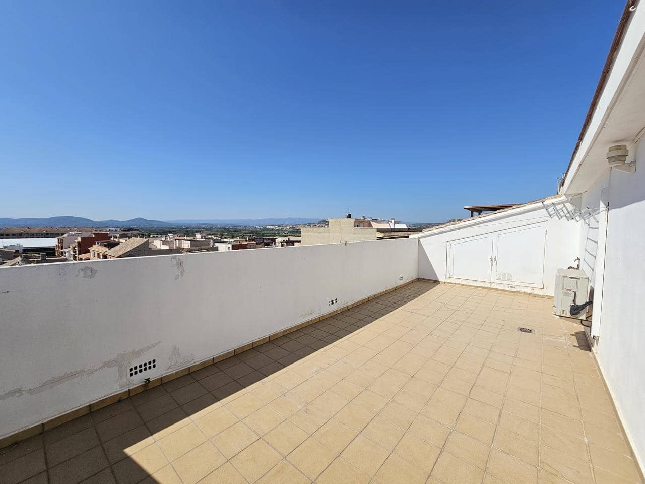 4 quarto Apartamento para arrendar em La Pobla de Vallbona com garagem - 1 200 € (Ref: 6677017)