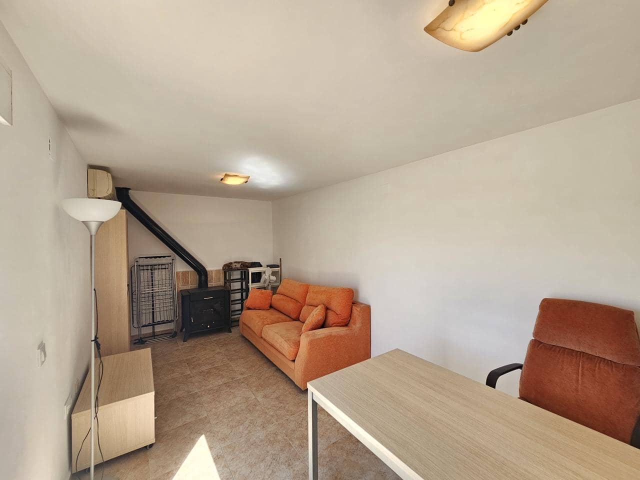4 quarto Apartamento para arrendar em La Pobla de Vallbona com garagem - 1 200 € (Ref: 6677017)