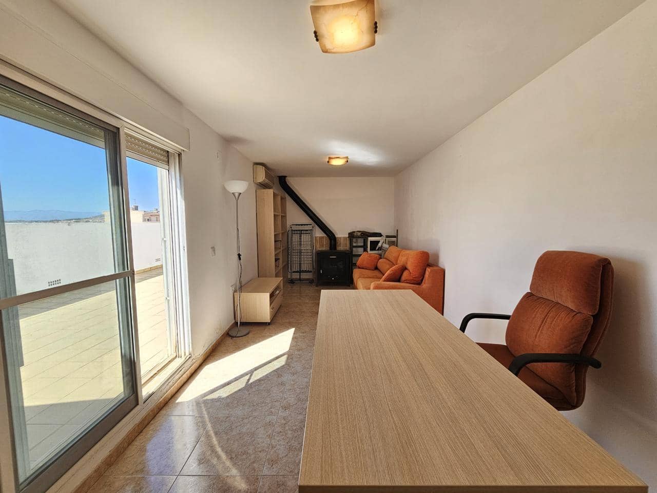 4 quarto Apartamento para arrendar em La Pobla de Vallbona com garagem - 1 200 € (Ref: 6677017)