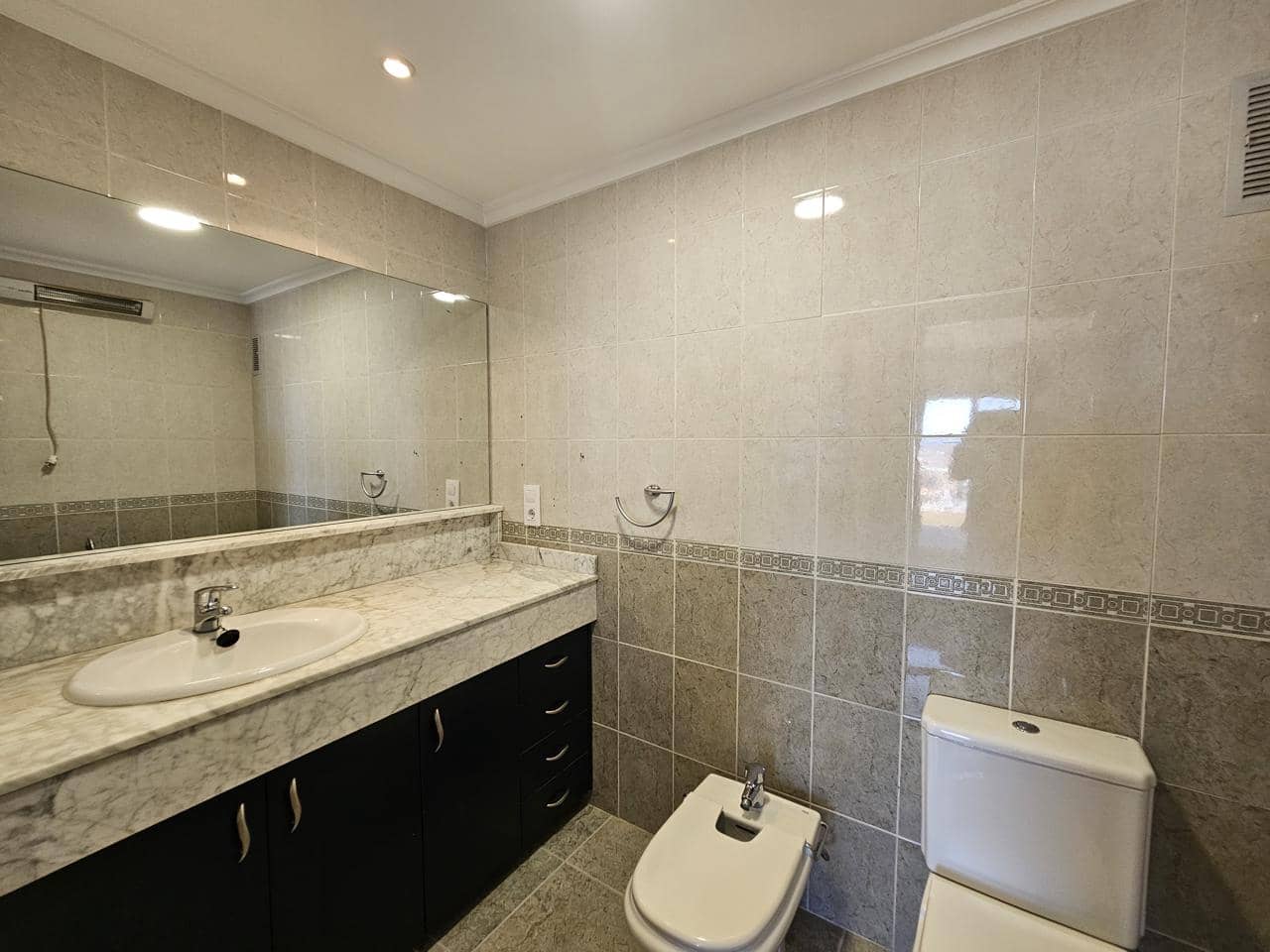 4 quarto Apartamento para arrendar em La Pobla de Vallbona com garagem - 1 200 € (Ref: 6677017)
