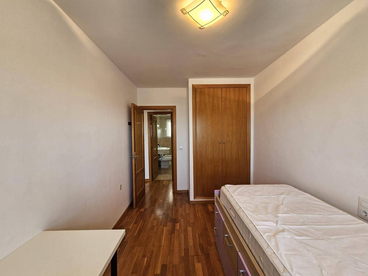 4 quarto Apartamento para arrendar em La Pobla de Vallbona com garagem - 1 200 € (Ref: 6677017)