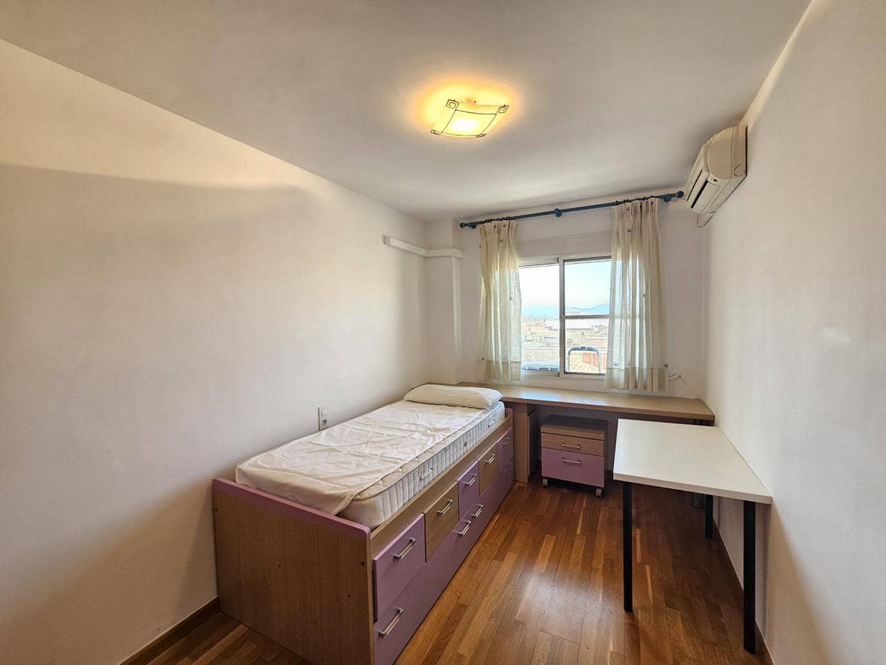 4 quarto Apartamento para arrendar em La Pobla de Vallbona com garagem - 1 200 € (Ref: 6677017)