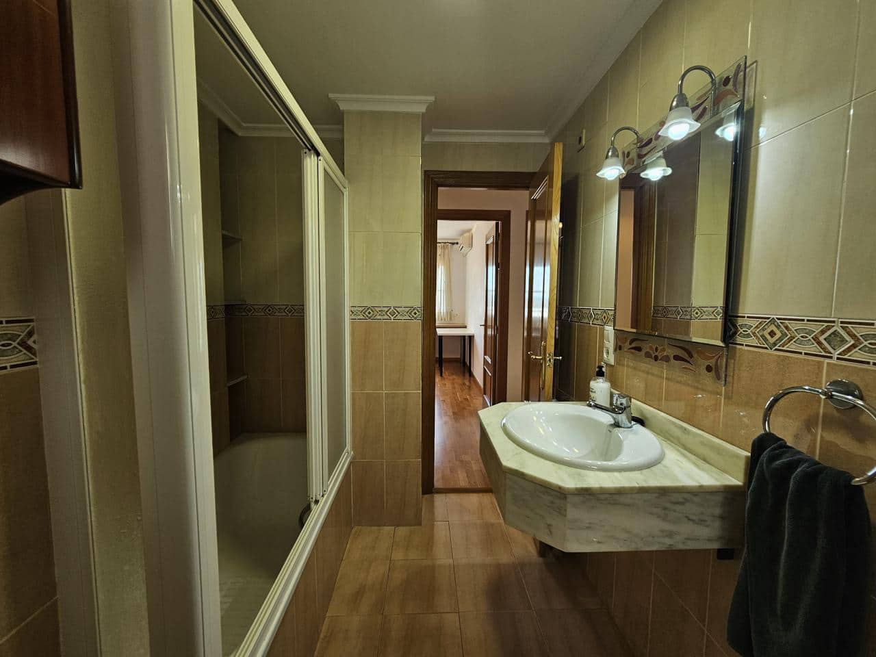 4 quarto Apartamento para arrendar em La Pobla de Vallbona com garagem - 1 200 € (Ref: 6677017)
