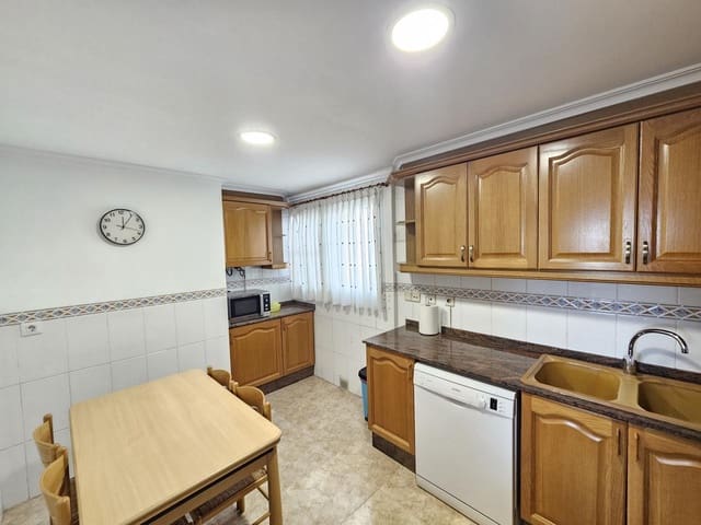 4 bedroom Flat for rent in La Pobla de Vallbona with garage - € 1,200 (Ref: 6677017)