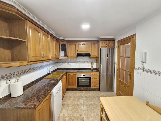4 bedroom Flat for rent in La Pobla de Vallbona with garage - € 1,200 (Ref: 6677017)