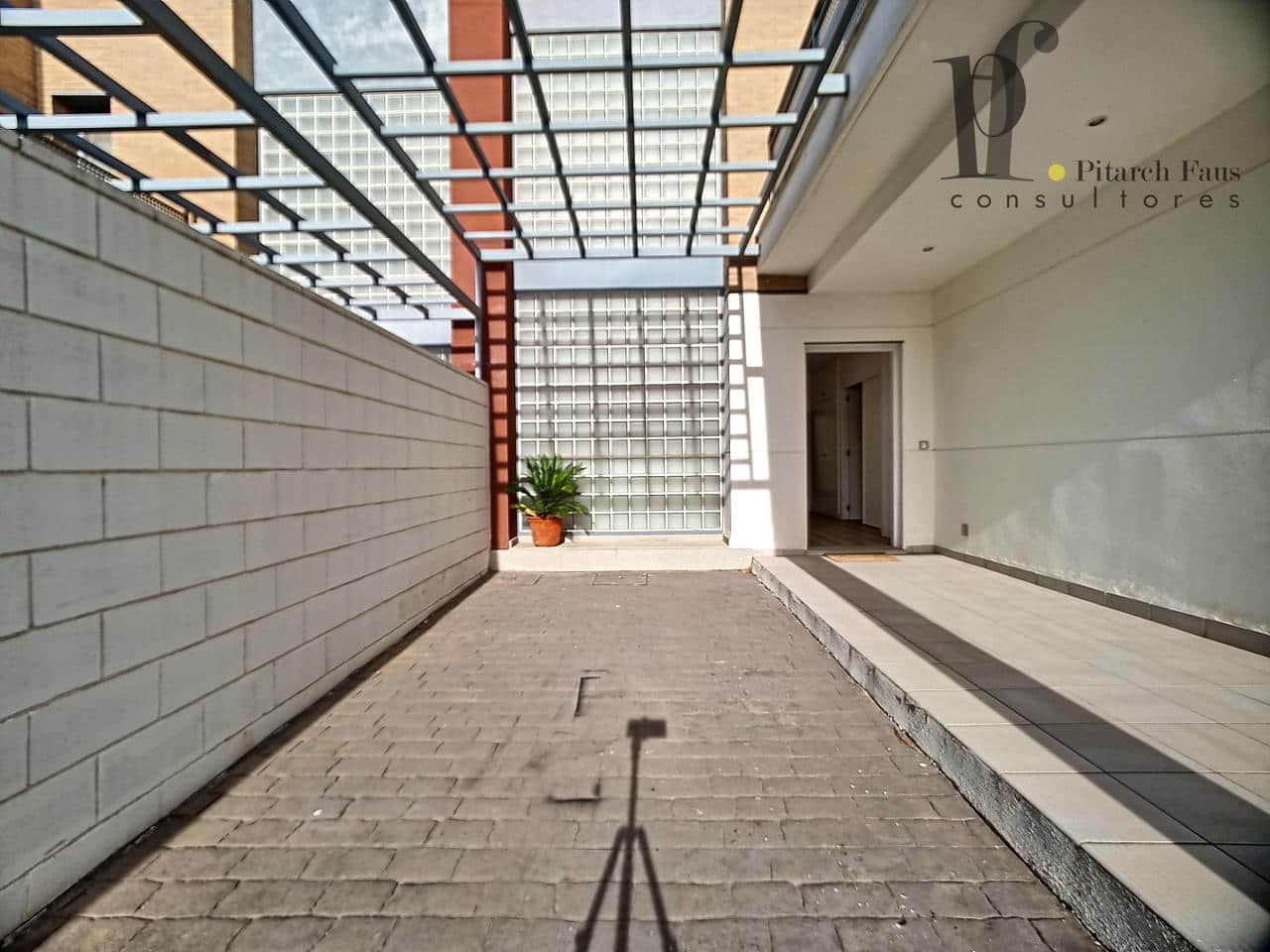 Chalet de 4 habitaciones en La Pobla de Vallbona en alquiler con piscina garaje - 2.600 € (Ref: 7065701)