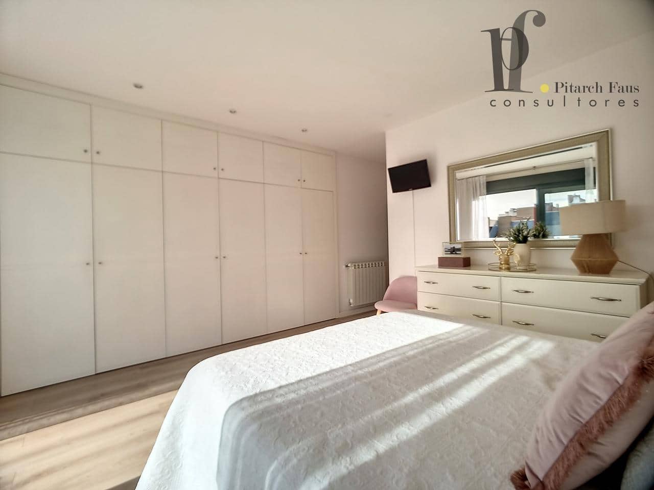 Chalet de 4 habitaciones en La Pobla de Vallbona en alquiler con piscina garaje - 2.600 € (Ref: 7065701)