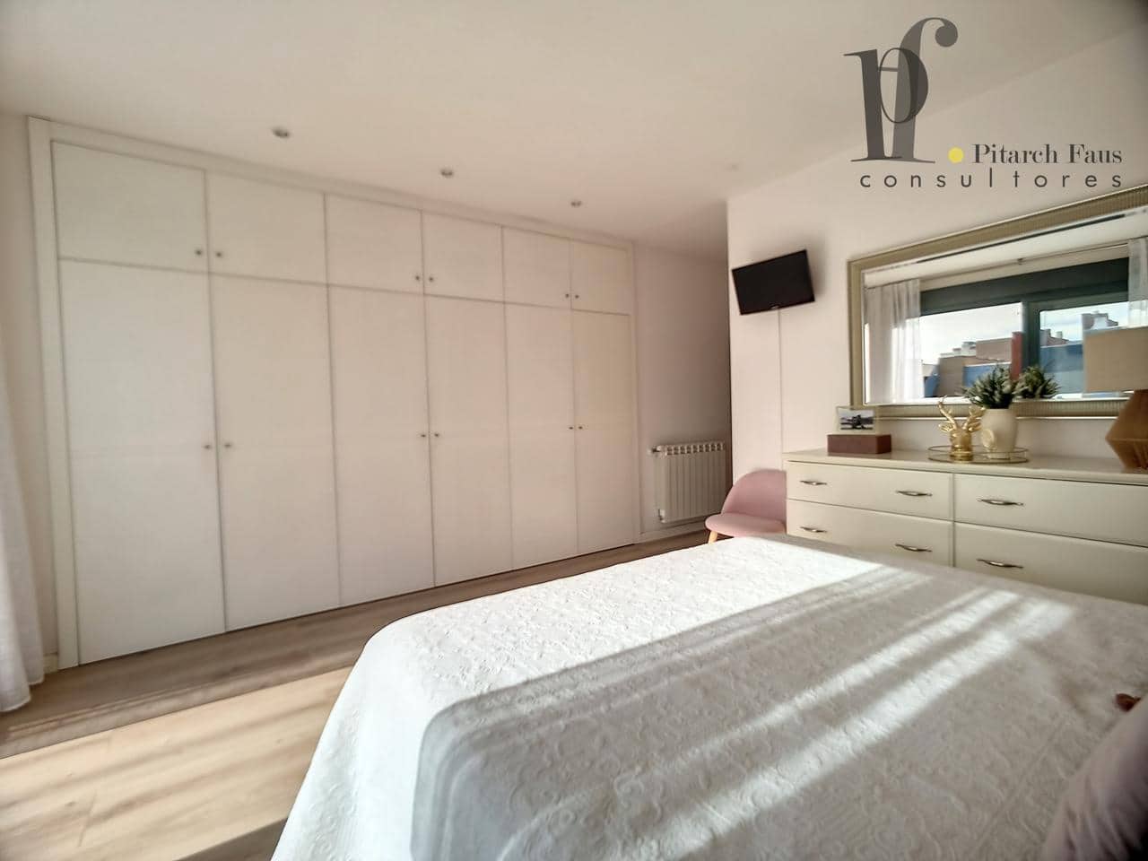 Chalet de 4 habitaciones en La Pobla de Vallbona en alquiler con piscina garaje - 2.600 € (Ref: 7065701)