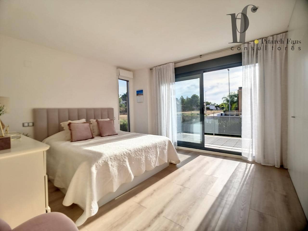 Chalet de 4 habitaciones en La Pobla de Vallbona en alquiler con piscina garaje - 2.600 € (Ref: 7065701)